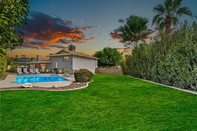 Image de Plusieurs familles, Remodel contemporain, Près de la vieille ville, Golf, Piscine chauffée, Casino