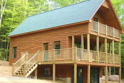 Image de Spacieux New Modern Home