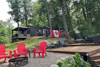 Image de Cottage style \"chic\", 180 vues Sunset, 5 + ponts et 2 quais, feu de camp au bord du lac,