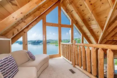 Image de Cabine de luxe Lakefront Dockable w / Theatre Rm -Min de Dollywood & Pigeon Forge
