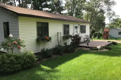Image de Charmant chalet entièrement meublé avec façade partagée sur Silver Lake Traverse City
