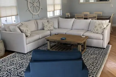 Image de Beau bungalow à deux niveaux à quelques pas de la plage de Brigantine! 3br, 2. 5ba