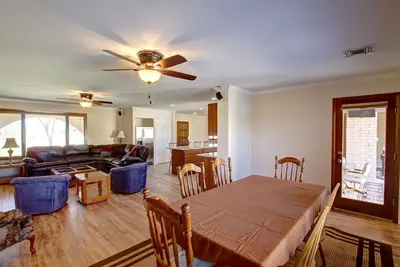 Image de The Orchard House - une propriété unique de 2 1/2 acres Spécial mensuel 3000 $