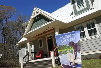 Image de Sandy Cove Lake House - Cour, quai et plage de sable naturelle @ New Home!