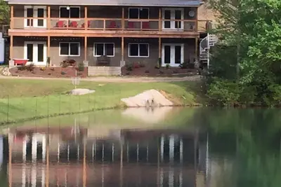 Image de Belle, Lakefront, Mountain View Retreat pour votre groupe