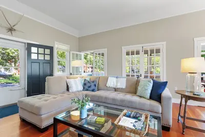 Image de Vintage Lake House One Block from Lake Geneva with Lake Access Rights