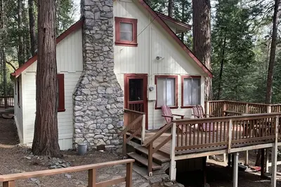 Image de Pondering Pines Cabin / Entouré de locations de vacances Non adhésion Silencieux / / Lac