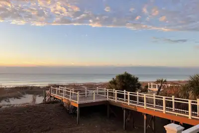 Image de Maison confortable face à l'océan. 5 chambres, 3 salles, 11-13 personnes. A Beach @ Hi Tide
