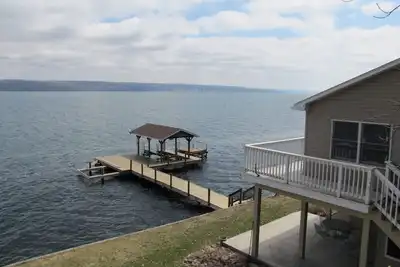 Image de Retraite spacieuse de 5 chambres au bord du lac au coeur du pays du vin