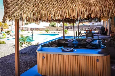 Image de Fun Tropical 4Bed / 2Bath Home w / Pool Table, Jacuzzi & New Pool w / Baja Shelf