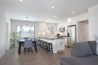 Image de Toute nouvelle résidence au dernier étage au cœur de Bankers Hill / Hillcrest / Balboa