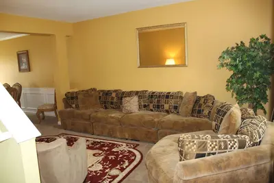 Image de Maison spacieuse à quelques minutes de l'aéroport élue n ° 1 à Atlanta pour les vacances de printemps