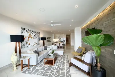 Image de Nouveau Lux Sayan Beachfront Condo - Meilleur emplacement / Zone romantique! Taux d'introduction