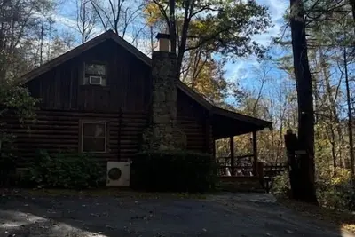 Image de * Mystic Mountain Hideaway * Cheminée, bain à remous, cabine privée Log, Wifi romantique