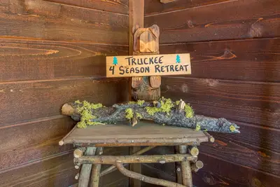 Image de Truckee 4 Season Mountain Retreat / Hot Tub - Great Location