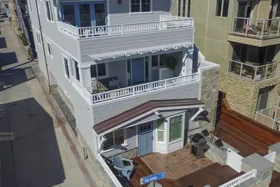 Image de Luxueuse nouvelle maison de plage - Superbes vues sur l'océan - Étapes vers la plage!