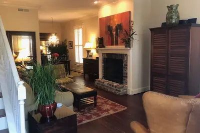 Image de Lodge Alley - Downtown Historic District - Emplacement incroyable