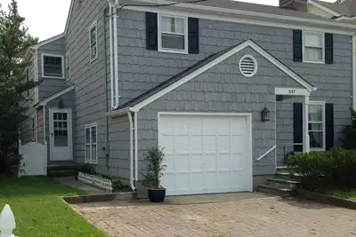 Image de Aire ouverte Spacious Bay Head Home. Marchez jusqu'à la plage, boulangerie, Bhyc, restaurants!