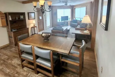 Image de Ski In, Ski Out Slopeside Condo - Propre, confortable, chaleureux, fabuleux