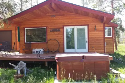 Image de Cabine privée, bain à remous, à 3 miles de Fraser, 2 lits, W / D, Garage