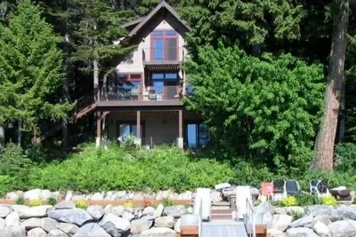 Image de Élégante cabine au bord du lac, quai privé, pétanque, WiFi