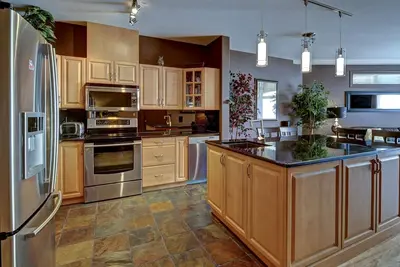 Image de Waterfront Resort Condo Kelowna - Vues incroyables!