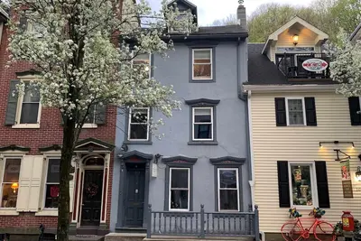 Image de Une maison confortable avec le meilleur emplacement au centre-ville de Jim Thorpe