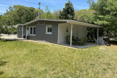 Cottage près du canal Shinnecock et à 2 min de la plage de Meschutt!