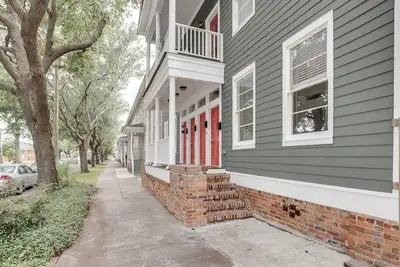 Image de Spacieux et abordable condo 3 Br dans le quartier historique de Savannah près du parc Forsyth