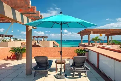 Image de Penthouse de luxe, piscine à débordement, toit avec hamac, service de plage, à 5e avenue.