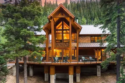 Image de Spectaculaire maison de luxe / cabine, bain à remous, cadre magnifique et privé sur le lac Tumalo, Bend Oregon