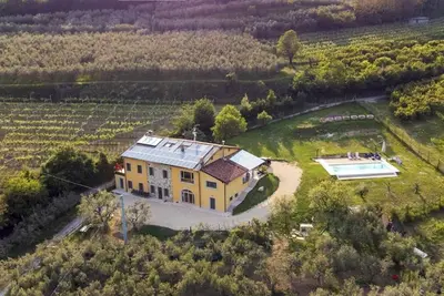 Image de villa de campagne sur les collines entourant Vérone
