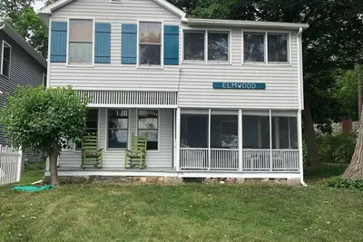 Image de Finger Lakes Keuka Lake Vacation Home 50 'hors de l'eau, 100' Level Beach Frontage
