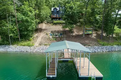 Image de Un chalet de luxe au bord du lac sur le lac Nottely près de Blueridge en Géorgie