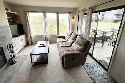 Image de Condo moderne au 1er étage de Pajaro Dunes * WiFi gratuit / entrée fermée / mètres de la plage
