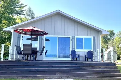 Image de Cottage rénové sur le lac Crooked - 6 personnes