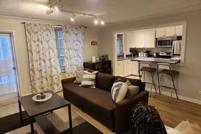 Image de 18ème étage, Peachtree Towers, Great Reviews! !