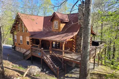 Image de La permission va bientôt changer. Restez dans une vraie maison en rondins. Photos récemment mises à jour