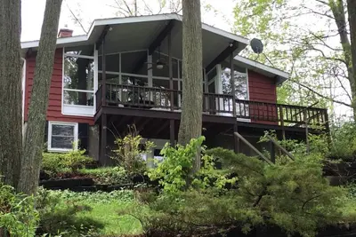 Image de Belle maison au bord du lac dans le nord du Michigan