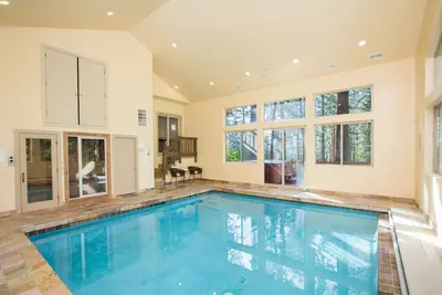 Image de Céleste, climatisée, piscine intérieure, cinéma maison, bain à remous et plus