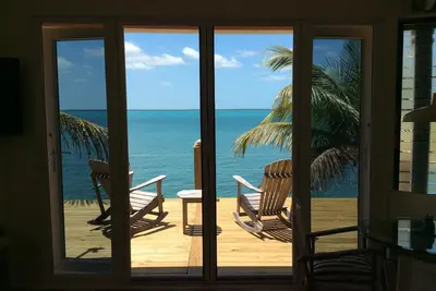 Image de Coco Nut Tree House est niché dans le feuillage tropical sur une mer cristalline d'Abaco