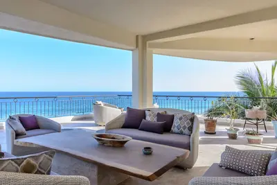 Image de Penthouse Front De Mer 5 500 pieds carrés jusqu'à 10 personnes