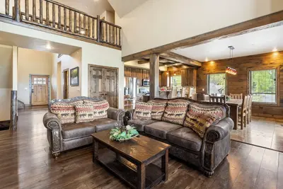 Image de Luxueux Villa au bord du lac-MiniGolf-Lazy River-Huge Pool ~ Kayaks ~ Baignade ~ 2Mi à Sdc