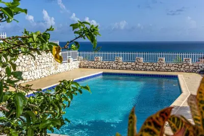 Image de Pelican Key Private Villa de luxe avec vue panoramique sur la mer des Caraïbes