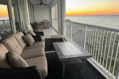 Image de Belle vue frontale directe sur le golfe - Grand balcon confortable et 60 pieds de verre!