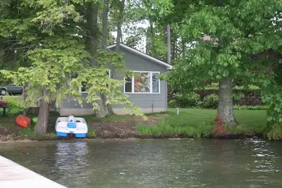 Image de Long Lake Crescent Cove Cottage