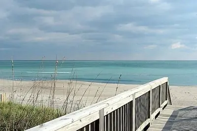 Image de Animaux acceptés et confortable chalet en bord de mer avec vue depuis presque toutes les chambres