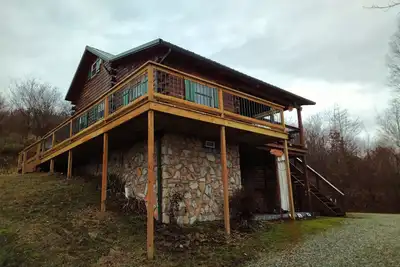 Image de Chalet sur la colline, à proximité des grottes, des parcs et des commodités des petites villes