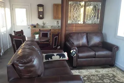 Image de Magnifique chalet confortable avec vue sur la montagne. Frontières de la forêt nationale de Gila