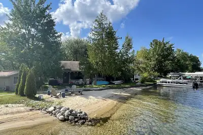 Image de Plaisir En Famille, Traverse City * Paddle Board * Kayak * 100 'PRIVÉ Sandy Beach Long Lake